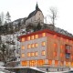 s�sz�ll�s: Sigmundsberg csal�di �s ifj�s�gi h�z